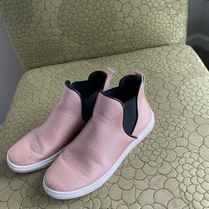 Pink boots size 7.5 very stylish and comfy